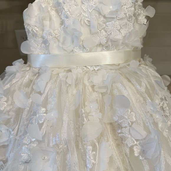 Gorgeous formal girls dress beautiful color. Worn 1x in a wedding as flower girl - Picture 7 of 7